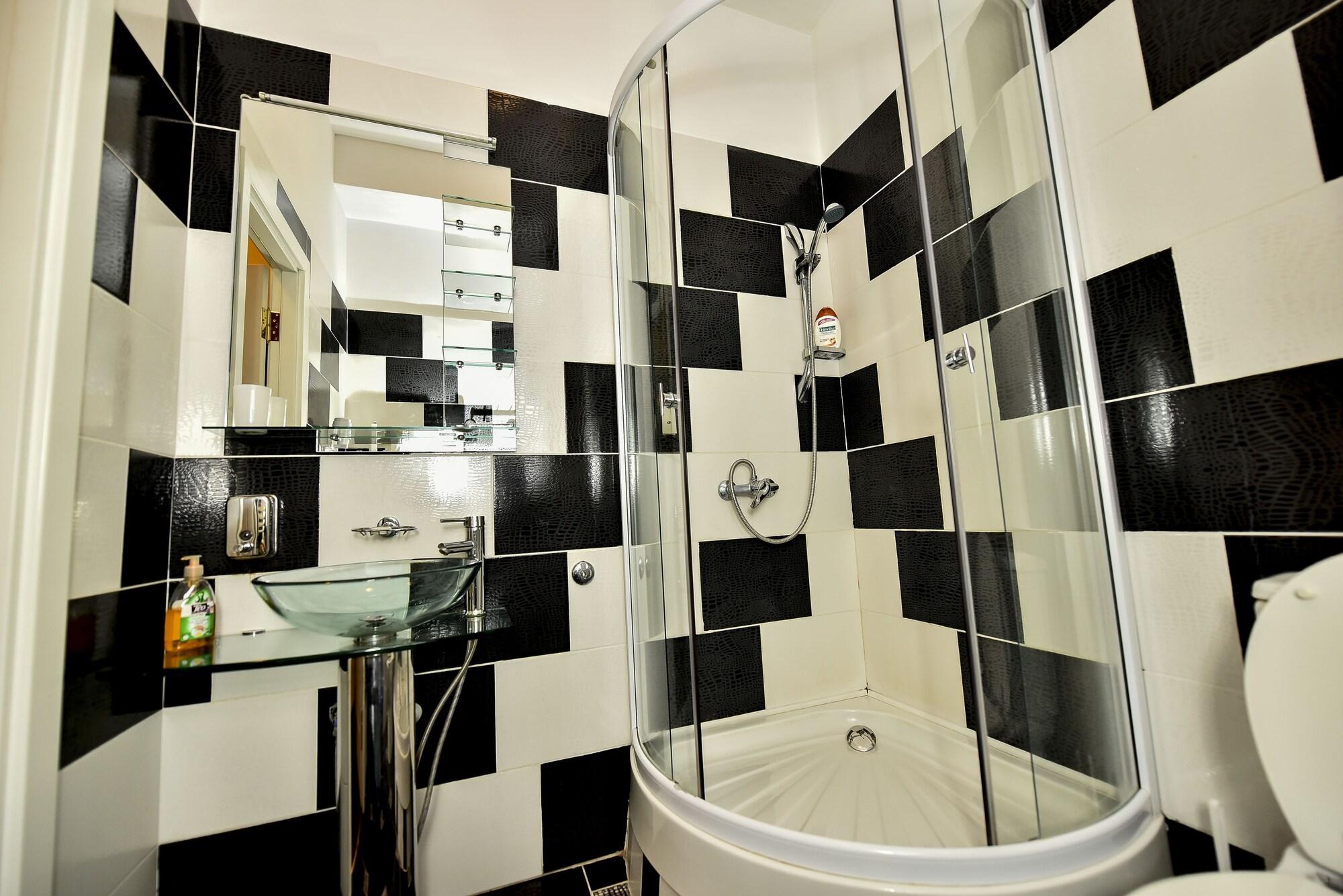 Mesogios Hotel Chişinău Extérieur photo
