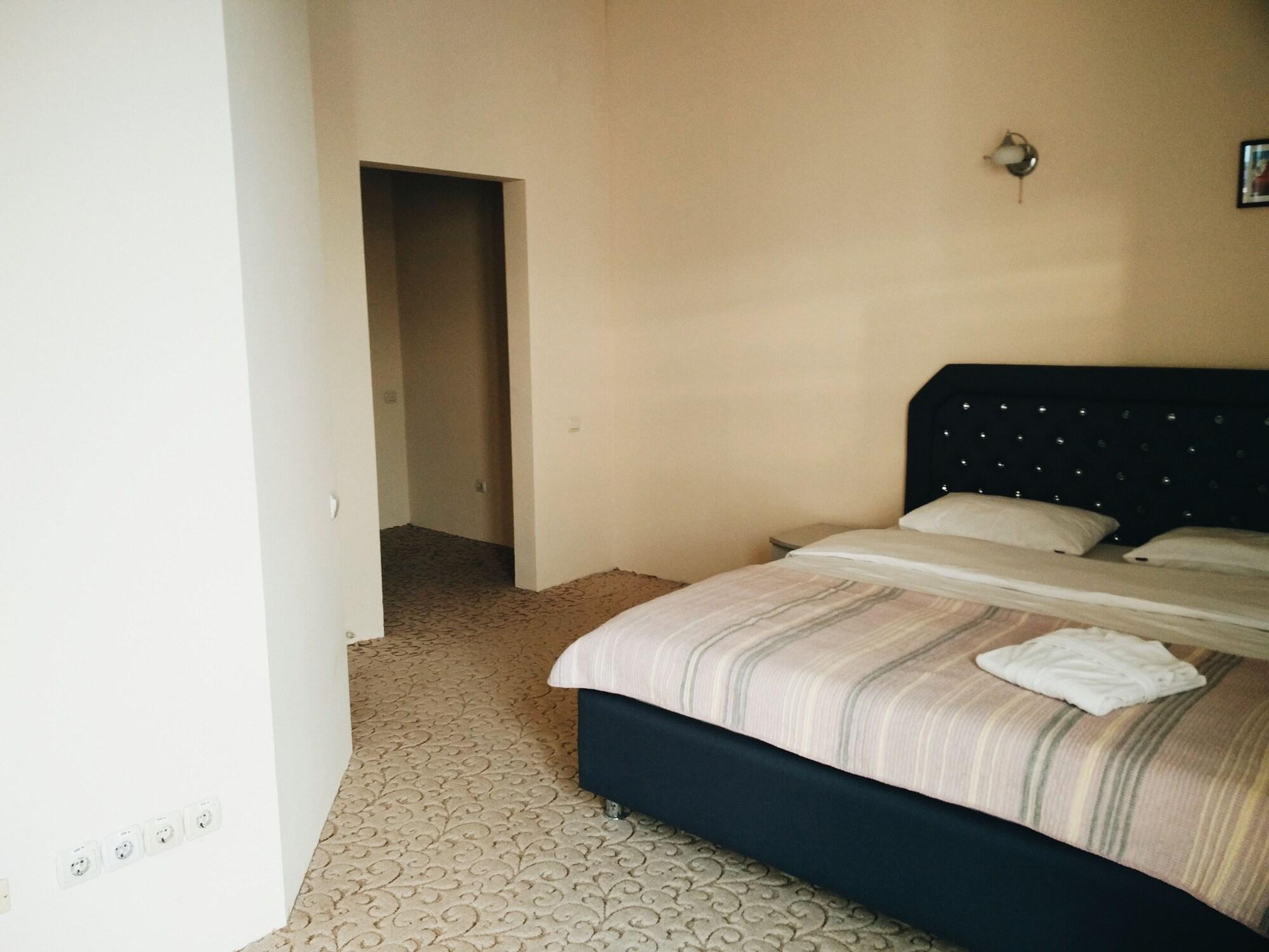Mesogios Hotel Chişinău Extérieur photo