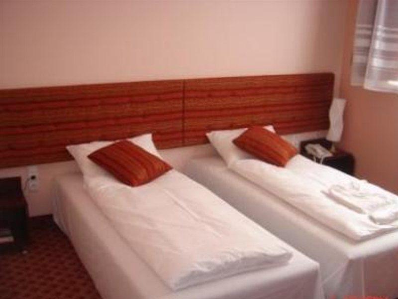 Mesogios Hotel Chişinău Extérieur photo