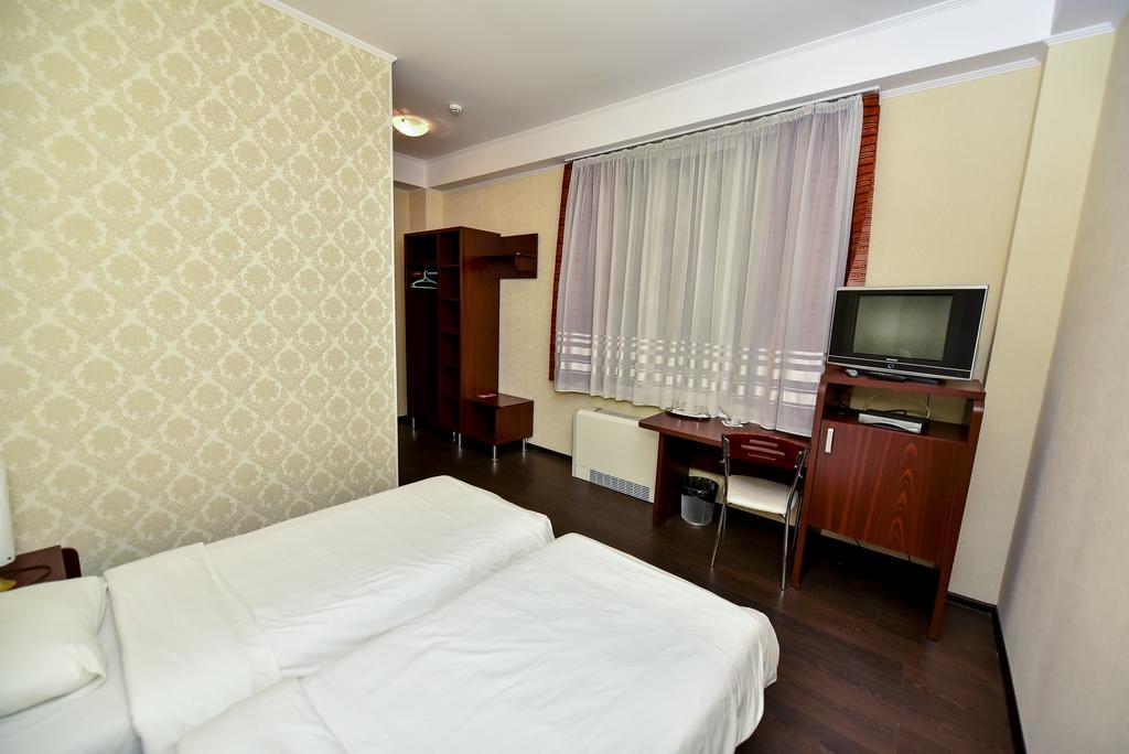 Mesogios Hotel Chişinău Extérieur photo