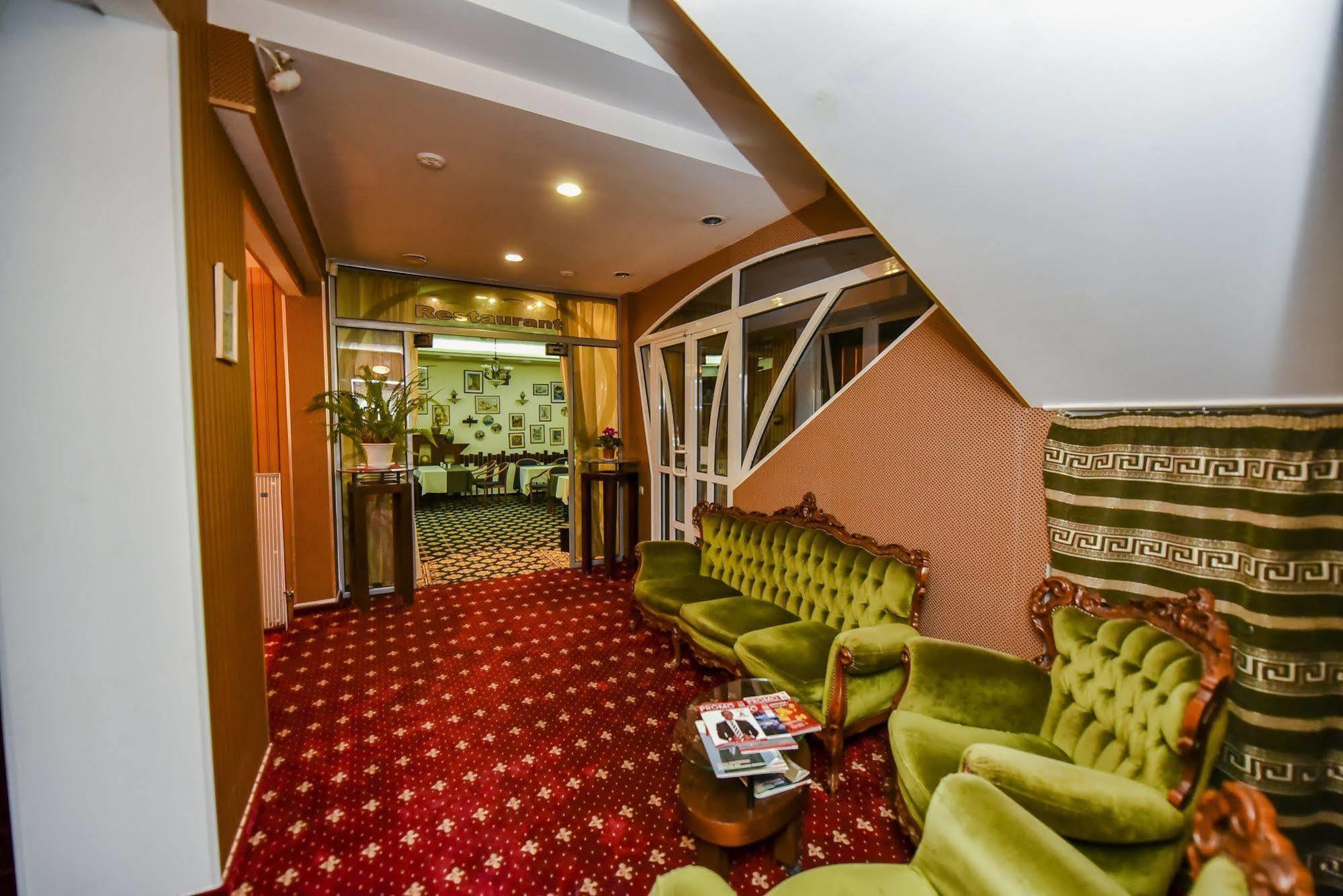 Mesogios Hotel Chişinău Extérieur photo